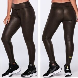 Zumba NWT Chocolate Brown Snake Print Foiled Ankle Length Legging Size SM/Medium